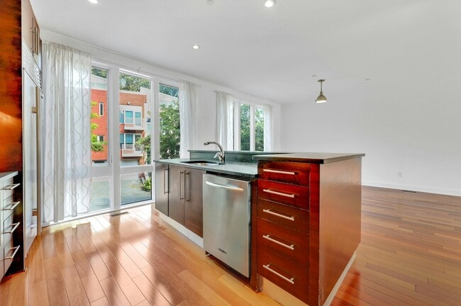 Building Photo - 22 Vela Way