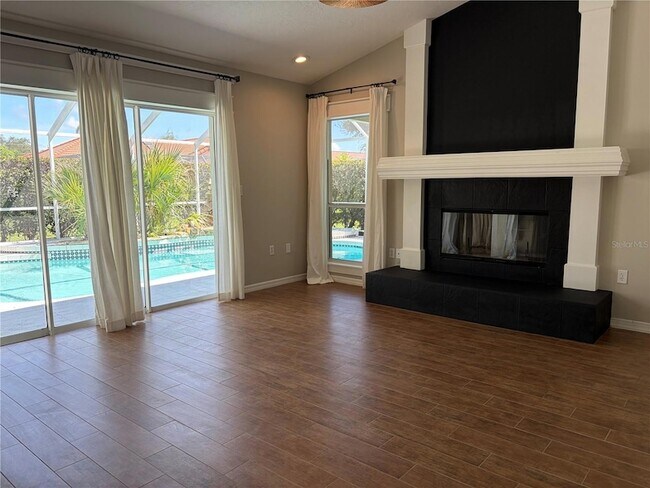 Building Photo - 5828 Sandy Pointe Dr