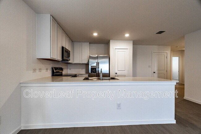 Building Photo - 3338 Gingham Pt