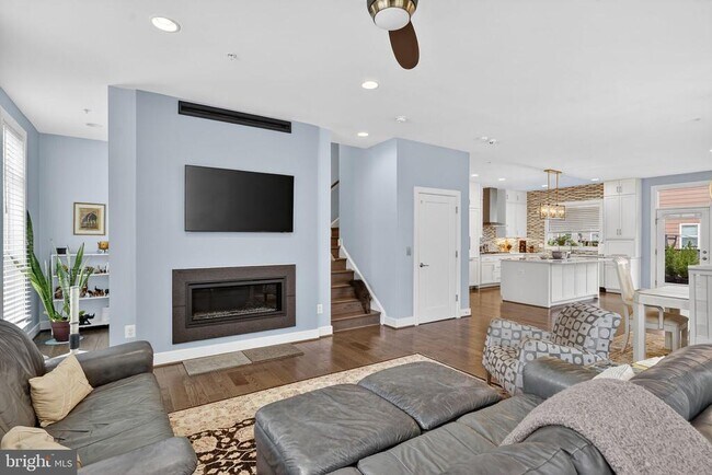 Building Photo - 3248 Royal Fern Pl