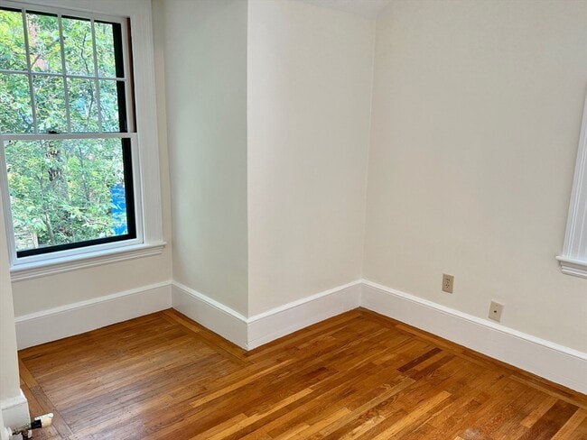 Building Photo - 28 Ellsworth Park