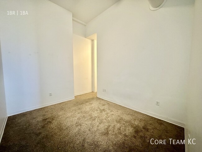 Building Photo - Recently Renovated 1 Bedroom in Westside