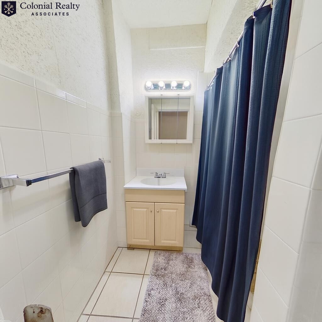 Building Photo - 72 Egmont St