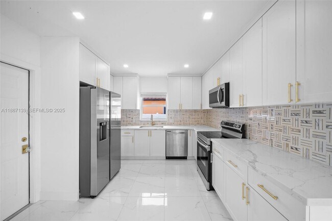 Building Photo - 1625 Hollywood Blvd