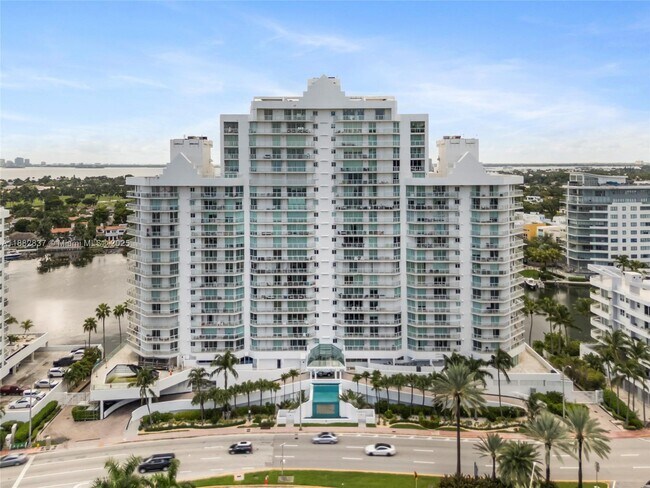 Primary Photo - 5900 Collins Ave