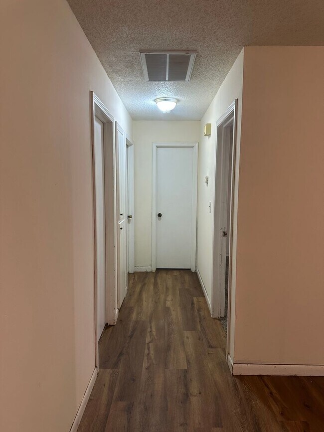 Building Photo - Great 3 bed bath home in SW Springfield