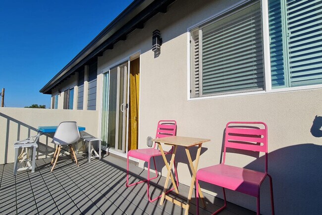 Building Photo - 721 E 22nd St