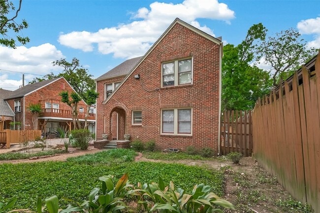 Building Photo - 1807 Crocker St