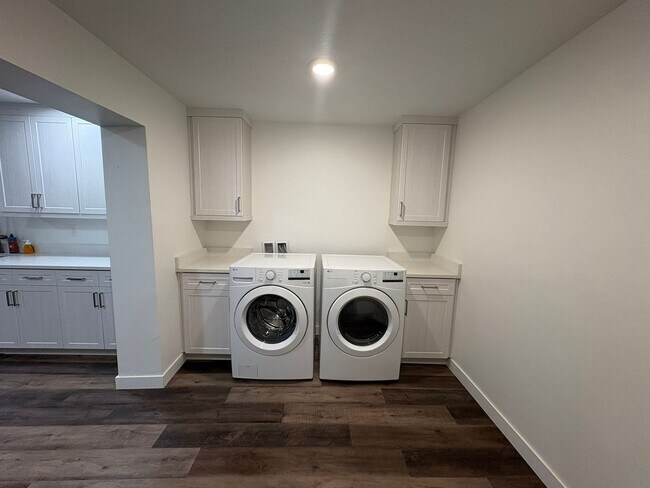 Building Photo - 380 Utah Ave