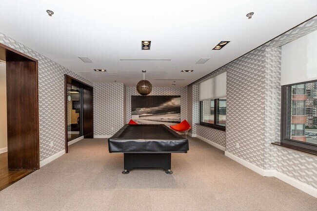 Building Photo - 102 Christopher Columbus Dr