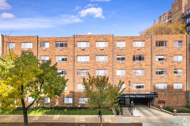 Building Exterior - 450 W. Melrose