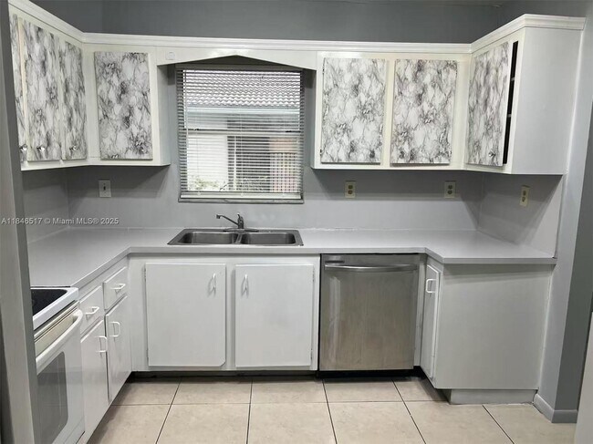 Primary Photo - 3100 Coral Springs Dr