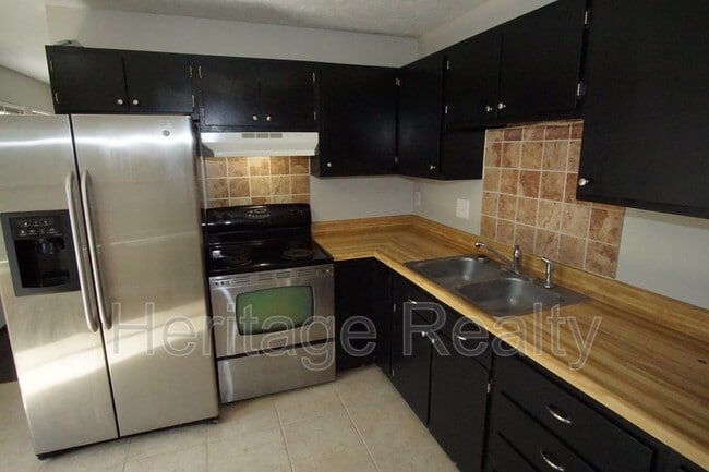 Building Photo - 2050 Countryhill Ln