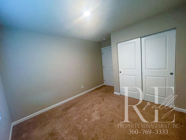 Building Photo - Spacious 4 Bedroom In Prime Location!
