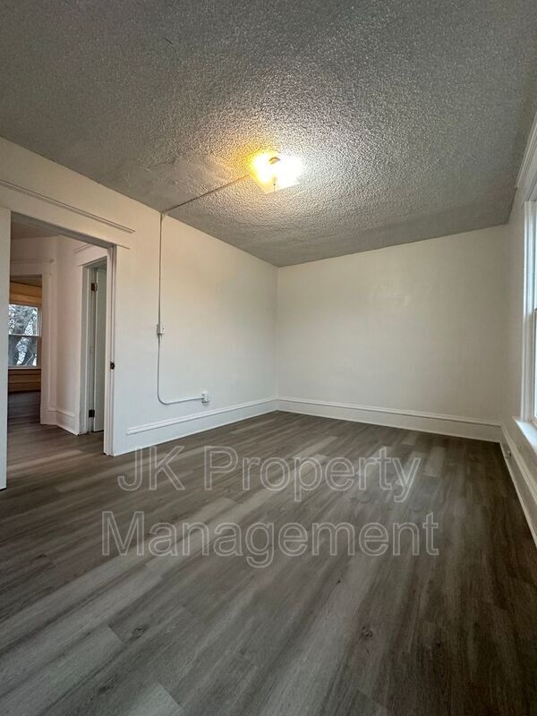 Building Photo - 604 2nd Ave S