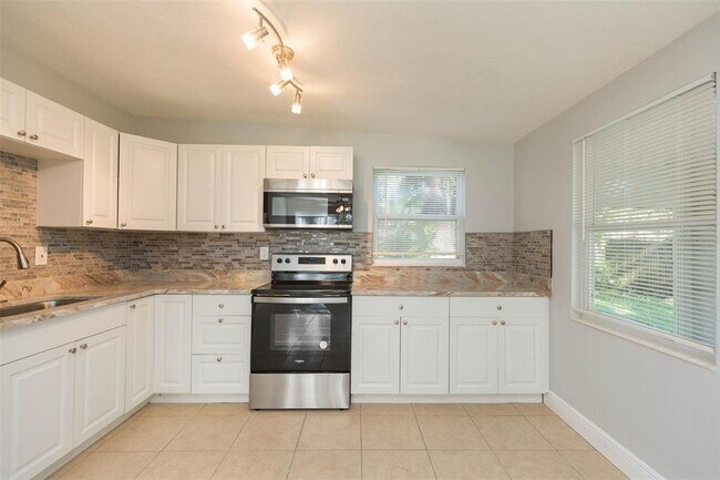 Building Photo - 7113 Parison Dr