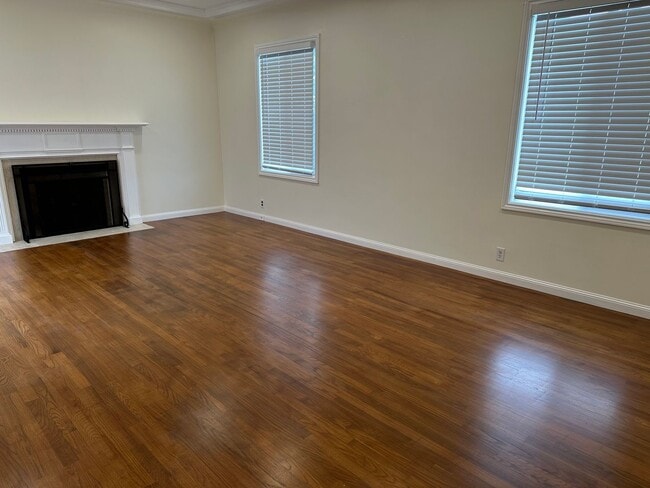 Building Photo - EPIC REA - Great Corner Lakeside Home - 3 ...