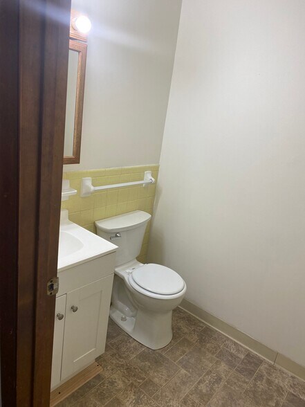 Building Photo - 318 Nordale Ave