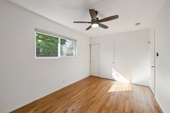 Building Photo - 6386 Blackwood Dr
