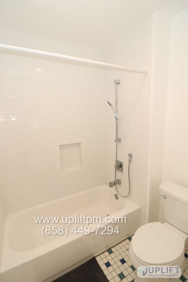 Building Photo - 1 Bed 1 Bath near UCSD, laundry in unit, P...