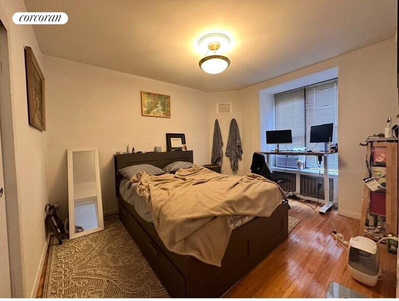 Building Photo - 117 W 58th St