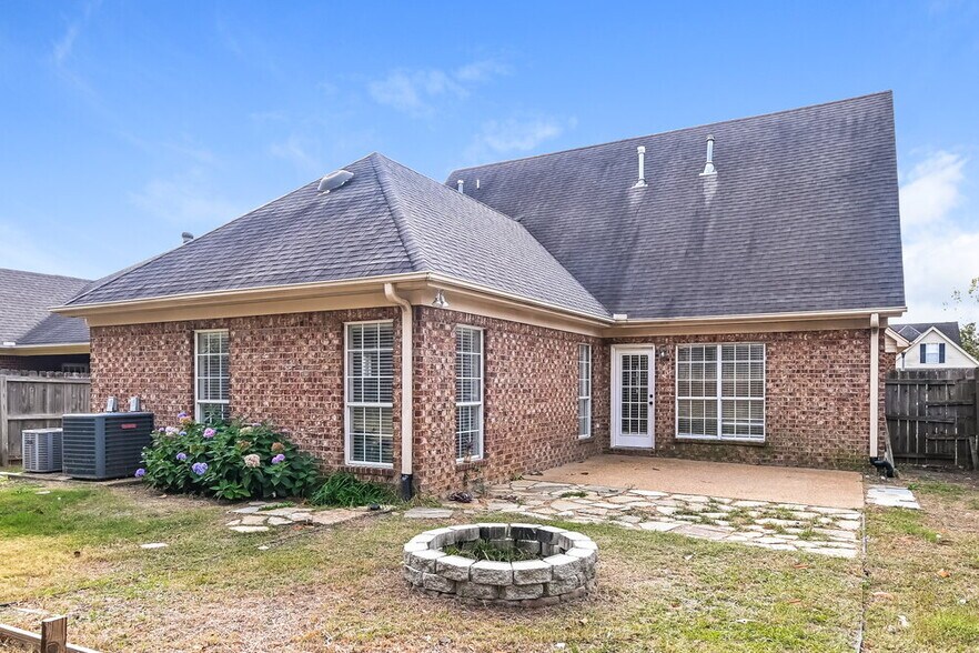Building Photo - 2720 Graystone Dr