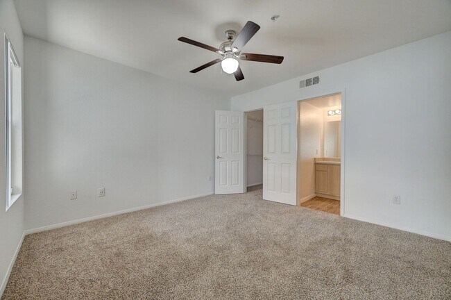 Building Photo - LOCATION! LOCATION! LOCATION! Move-in ready 2-bedroom condo in Centennial Hills!