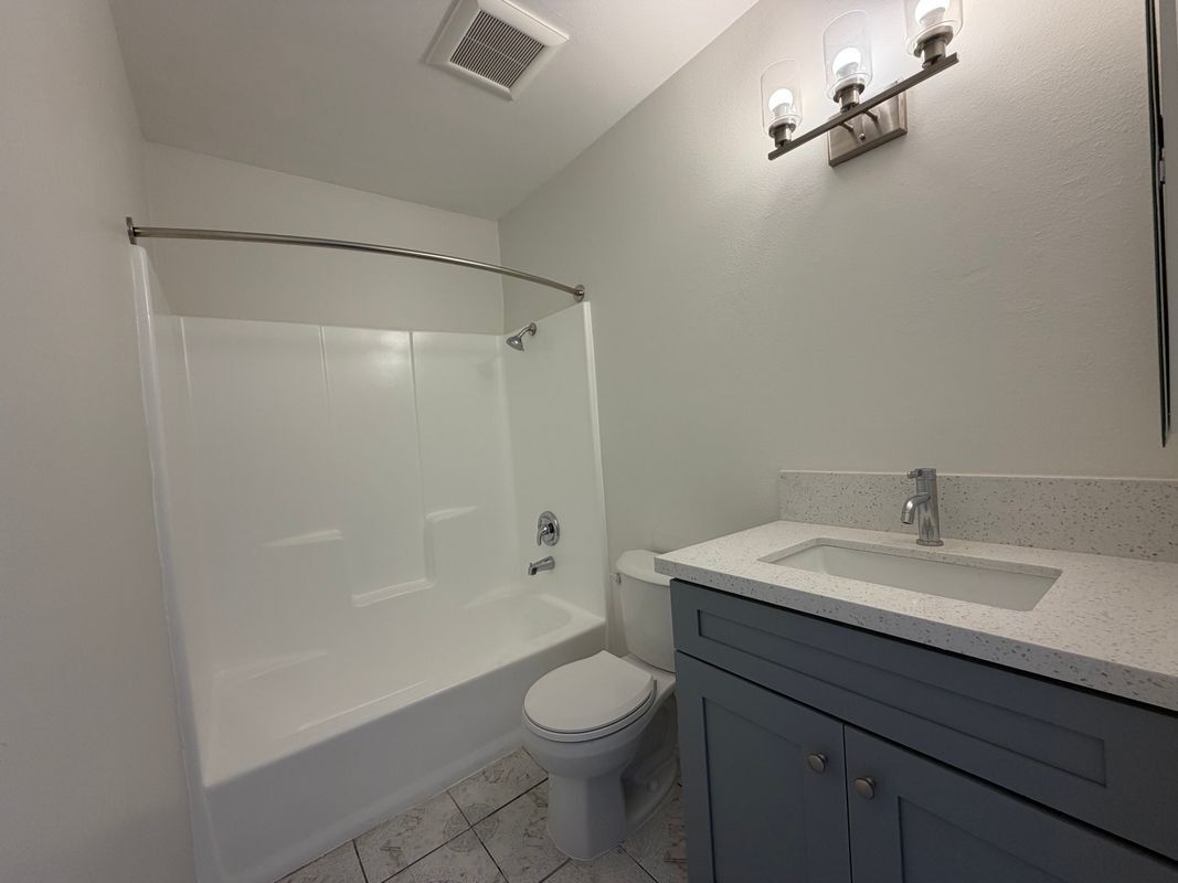 Building Photo - 2052 Lewis Ave