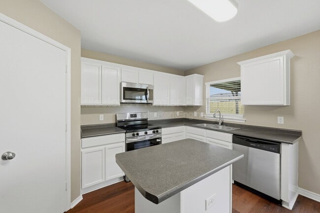 Building Photo - 4101 Cardinal Dr