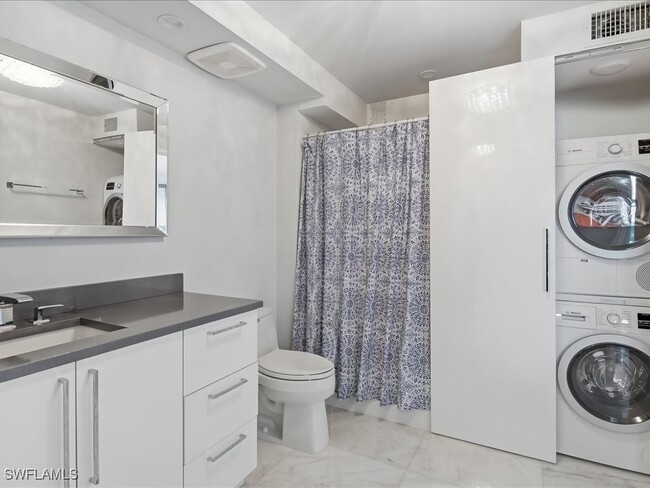 Building Photo - 2750 Gulf Shore Blvd N