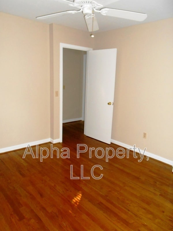 Building Photo - 815 Edwards Rd