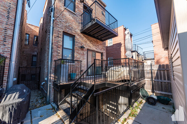 Building Photo - 3363 S Giles Ave