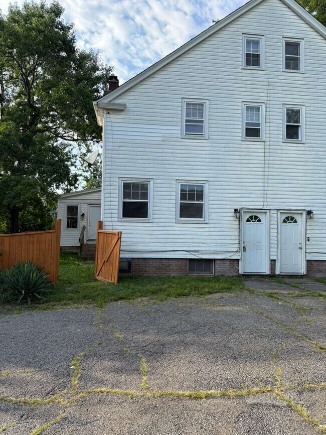 Building Photo - 72 Harriman Ave