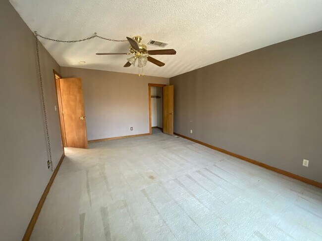 Building Photo - 143 PR 1509