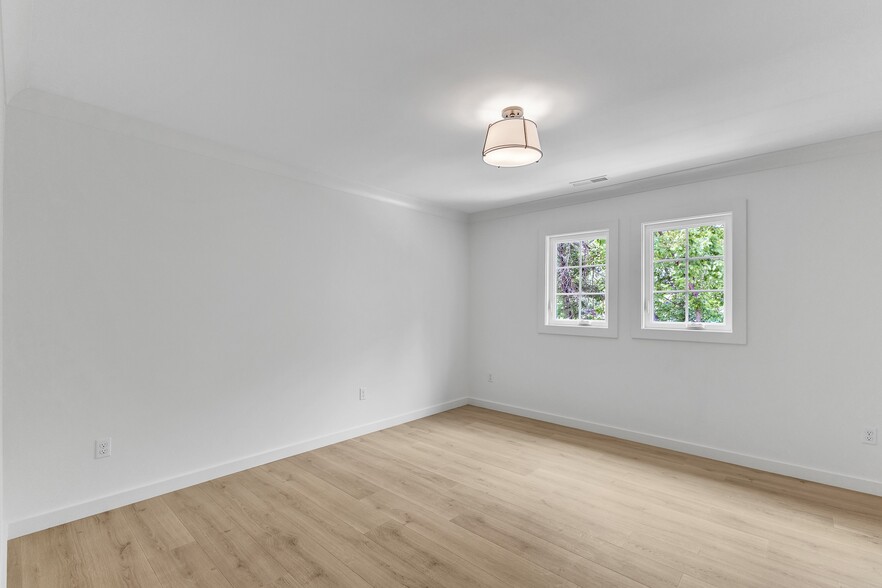 Building Photo - 801 N Elm St