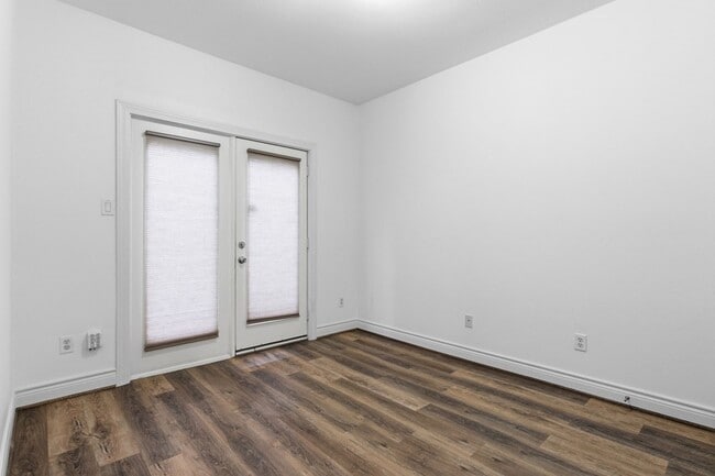 Building Photo - 1303 Sherwood Point Ln