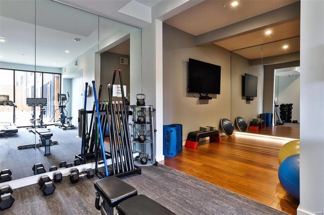 Building Photo - Luxury condo in the CWE