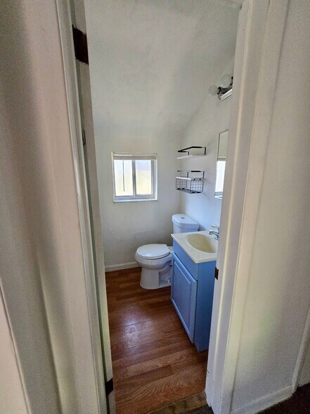 Bathroom - 2612 Louisiana Ave