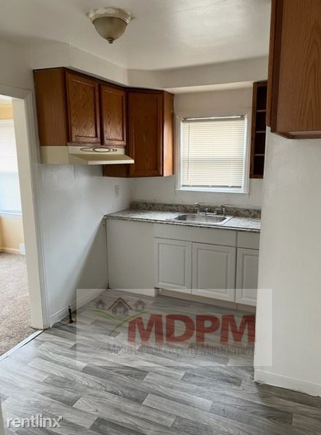 Building Photo - 3 br, 1 bath House - 18261 Stahelin Ave