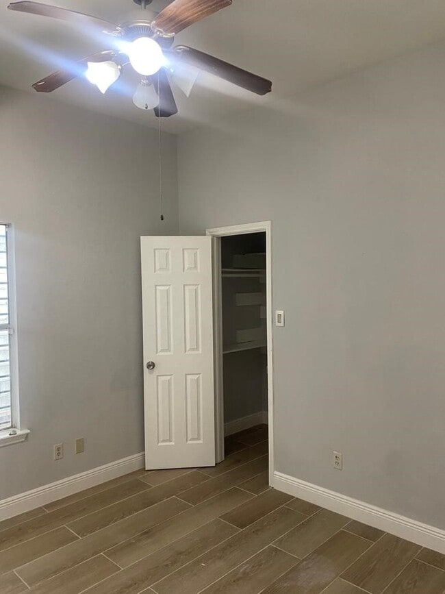 Building Photo - 9339 Stonecreek Ln