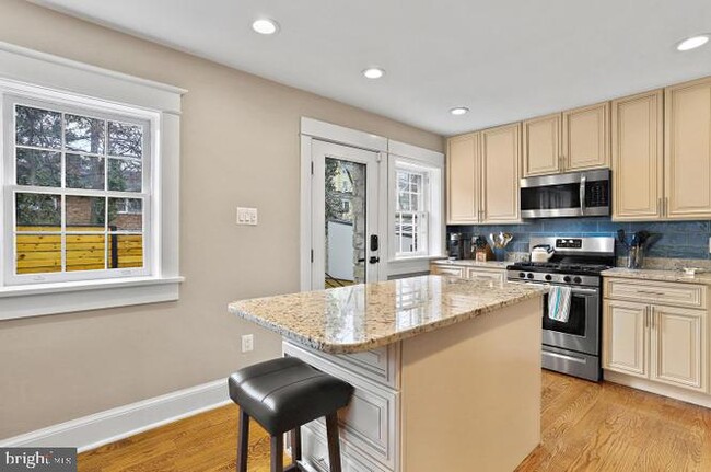 Building Photo - 2347 S Arlington Ridge Rd