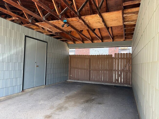 Building Photo - 2-Bed/1.5-Bath Longmont Townhome