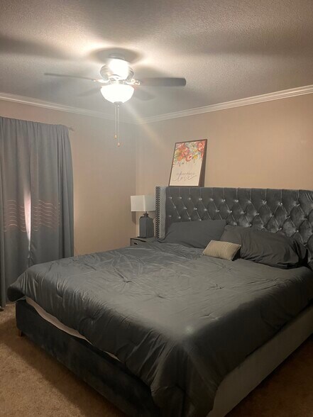 Building Photo - 2829 E Wood St