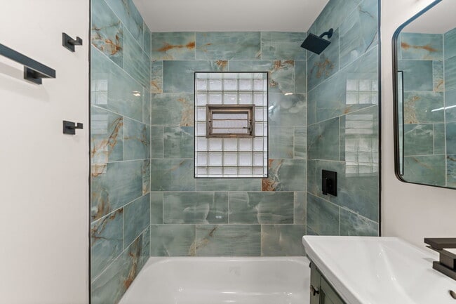 Building Photo - 5251 S Hamlin Ave