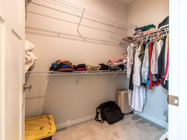 Building Photo - WINTER RENTAL - 3 BED 2.5 BATH SINGLE FAMI...
