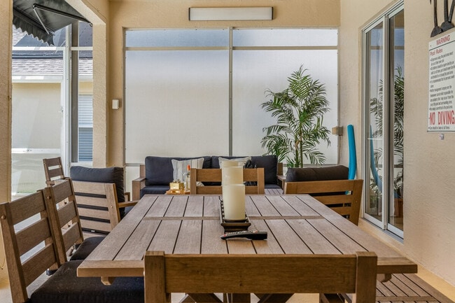 Building Photo - 412 N Hampton Dr