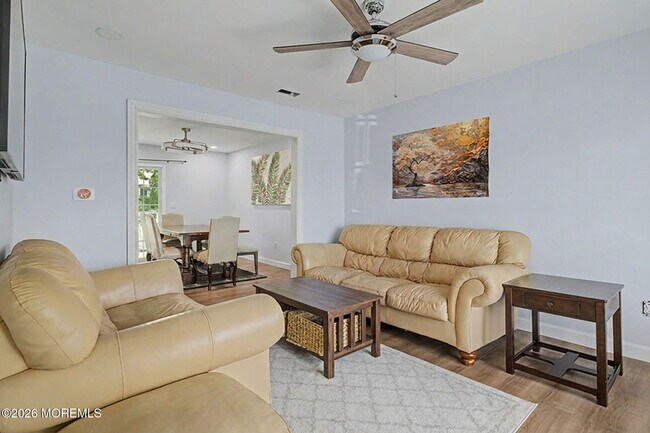 Building Photo - 450 Beachway Ave
