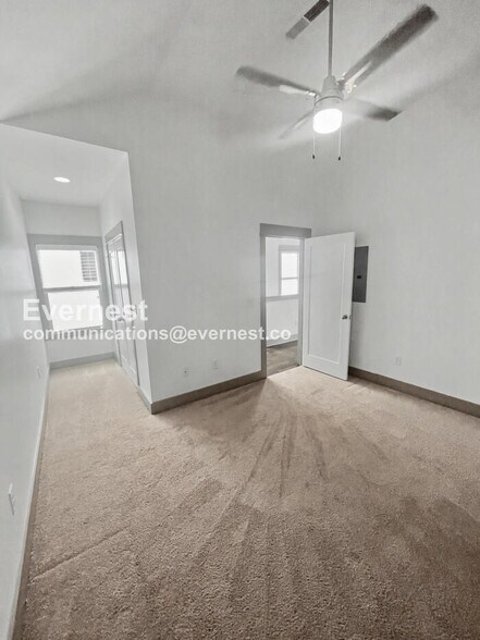 Building Photo - 2209 15th Ave N