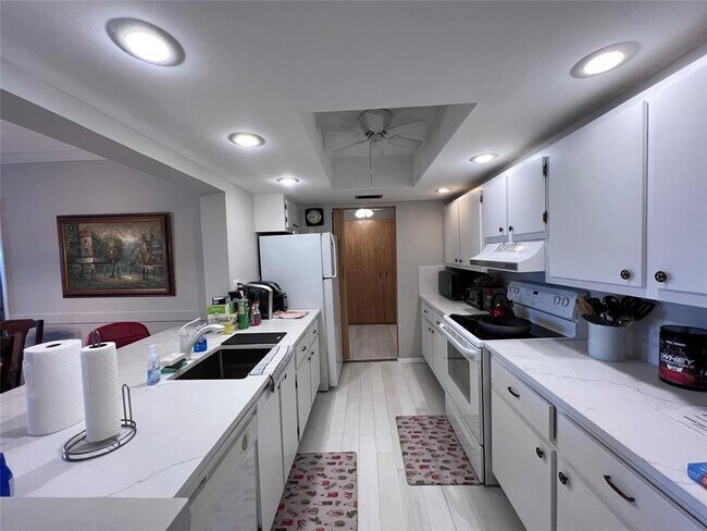 Building Photo - 95 N Birch Rd