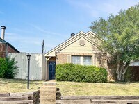 Building Photo - Charming 3-Bed, 2-Bath Home in Lewisville with Open Floor Plan & Fireplace